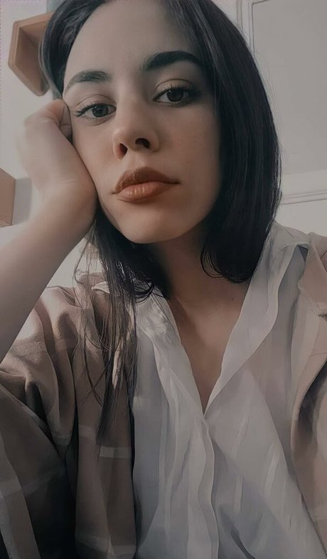 Vera Kaludi model hot photos