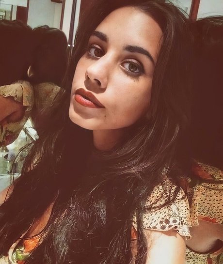 Vera Kaludi model hot image