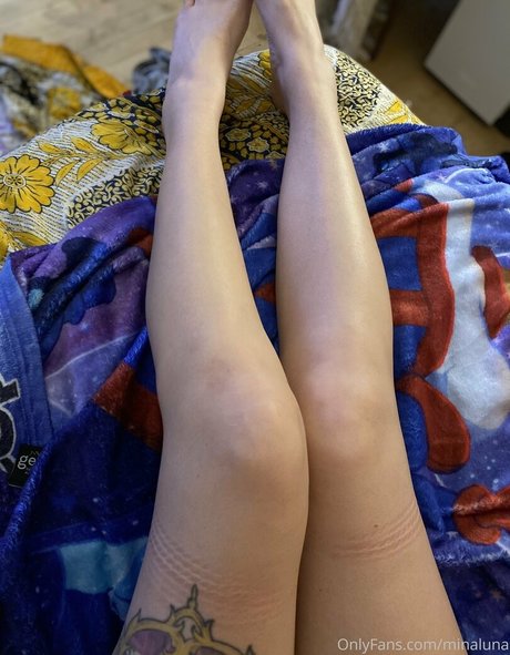 minaluna erotic model pics