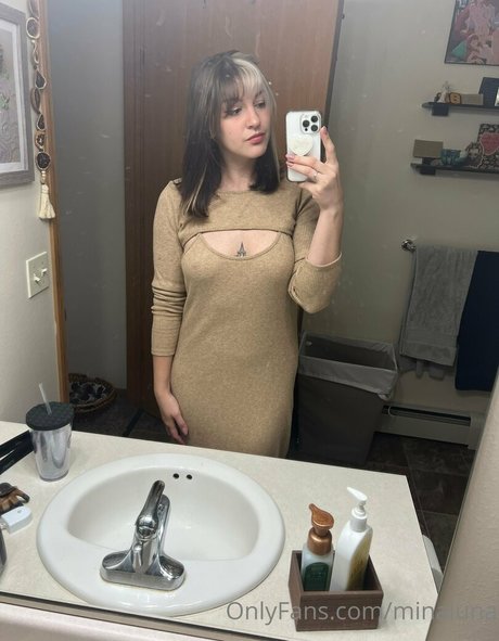 minaluna pornstar naked img