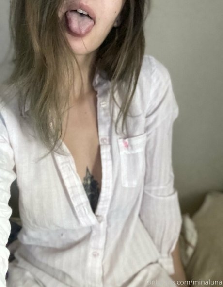 minaluna pornstar adult img
