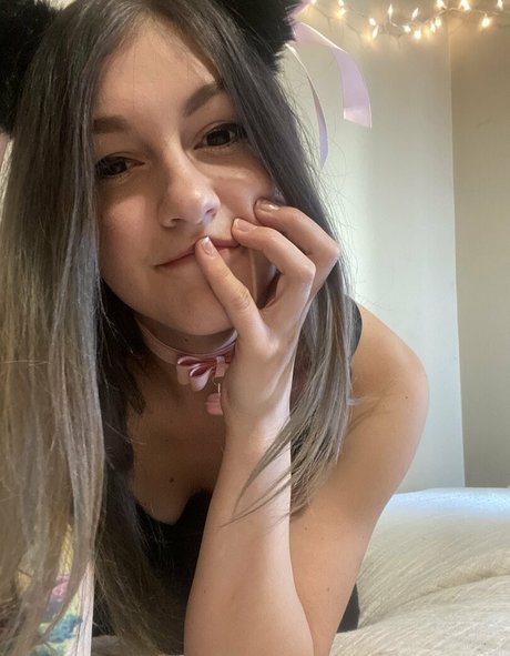 minaluna nudes model img