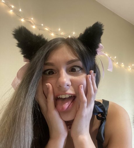 minaluna nude star img