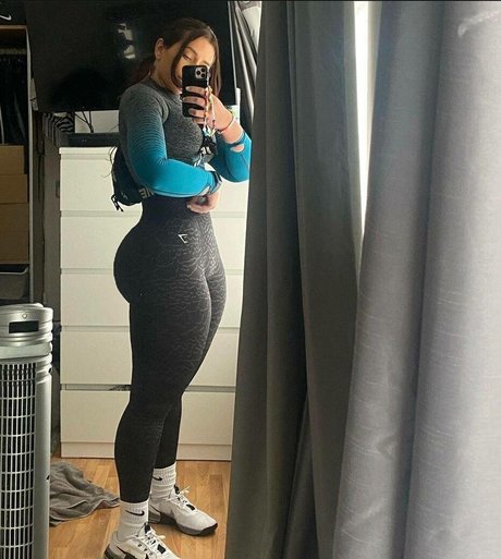 Caroline Hobday star pretty img