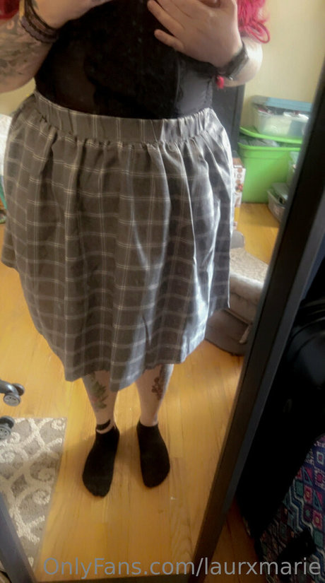 laurxmarie pretty actress img