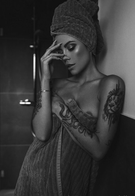 miribe model sex photos