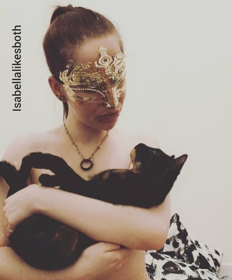 isabellaboth naked star pic