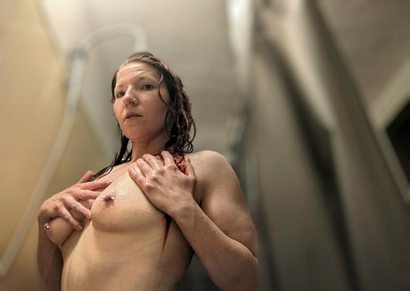 kyracurb star pornographic image