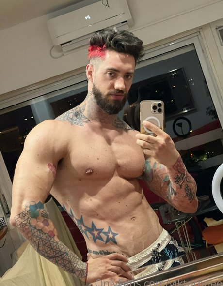 viktoronee pornographic model image