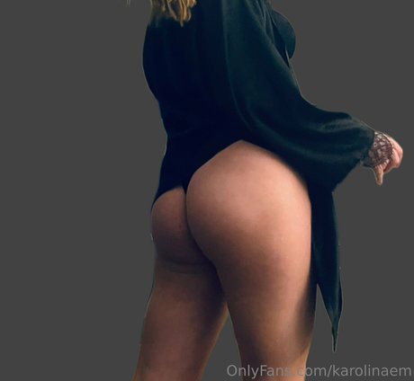 karolinaaemm model perfect pic