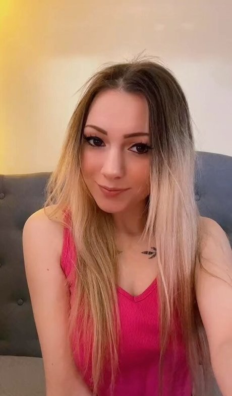 Little Momma beautiful model pictures