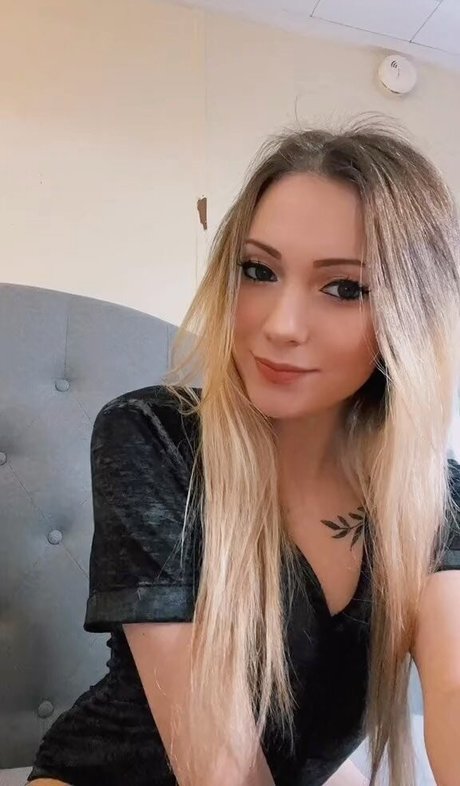 Little Momma high quality model images