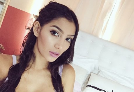 Abie Smith porn actress gallery