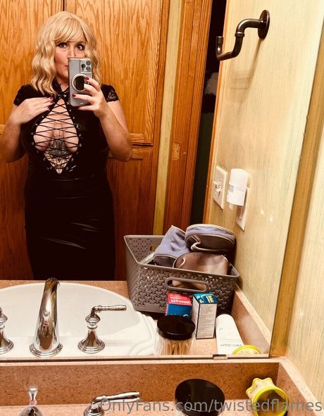 twistedflames hot model gallery