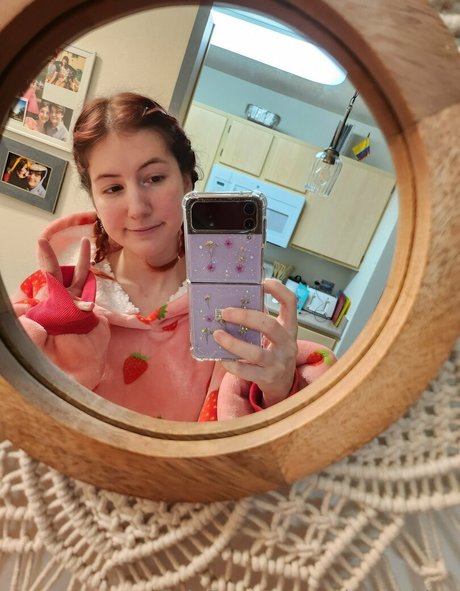 flat chested onlyfans hot naked pics