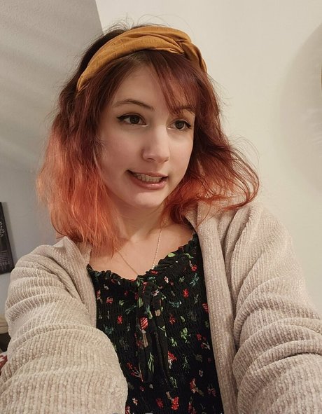 valvestia model perfect photo