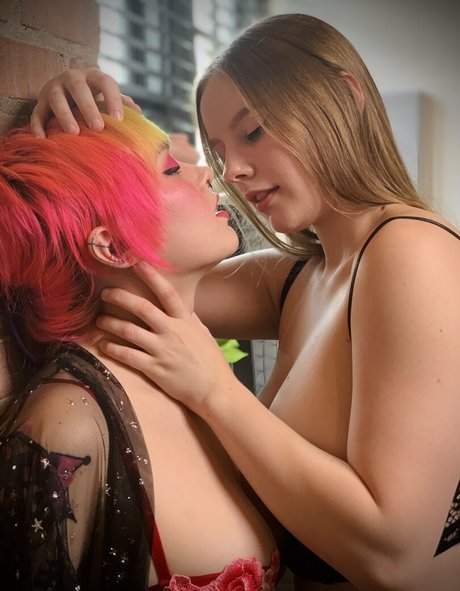 kindlyfruitbat adult model picture