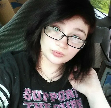 Rachael Mizak hot star image