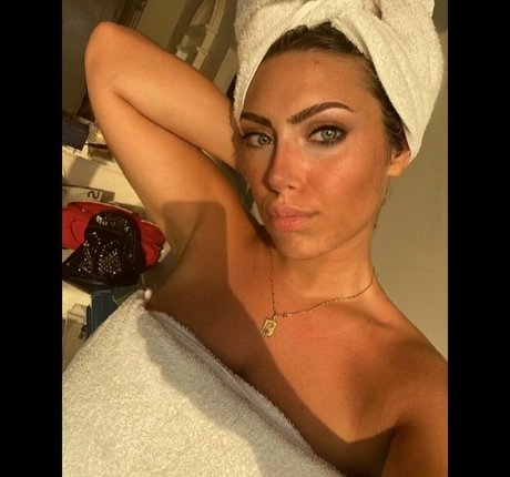 Ylenia Bevelacqua pretty pornstar photos