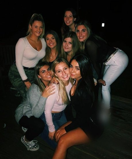 Tori C top model image