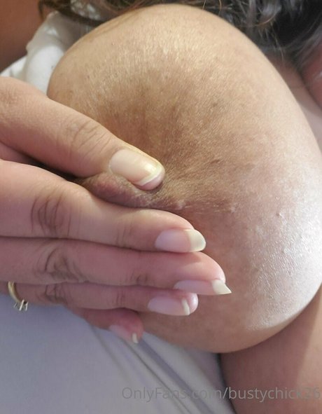 bustychick26 naked model gallery