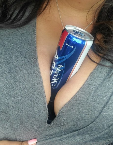 bustychick26 hot model images