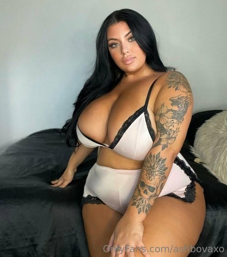 ashbovaxo erotic star photo