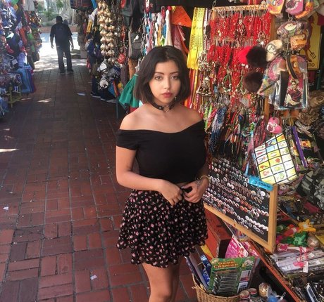 Sadd Pup hd actress img