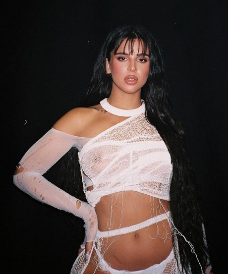 Nathy Peluso model free pic