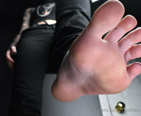 ft gothess model art photos