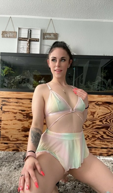 queenbitch1998 star porn photo