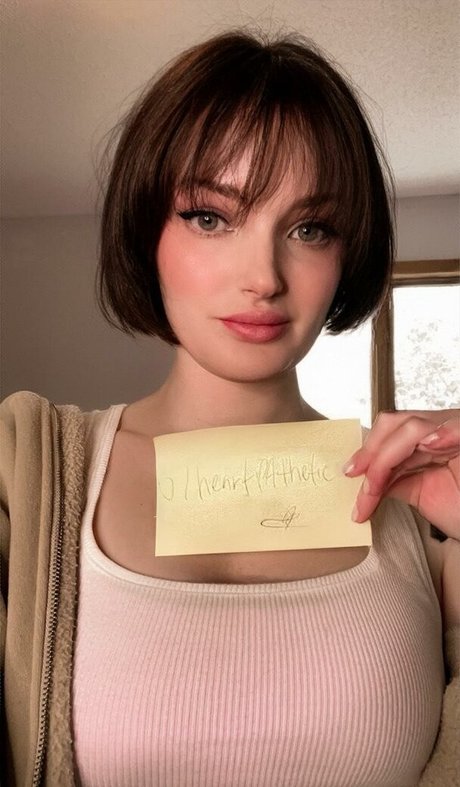 Heartpathetic sex model pic