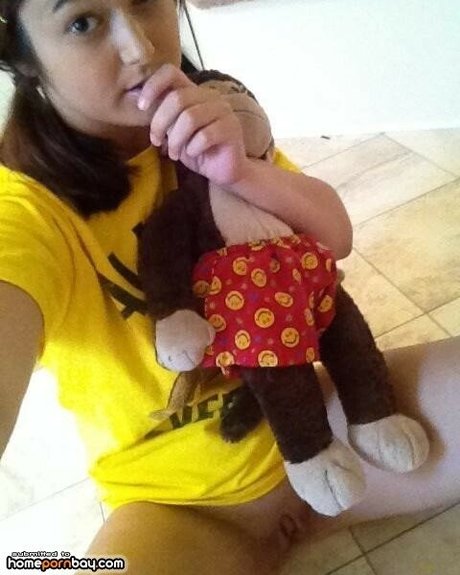 babybearattack model erotic photo