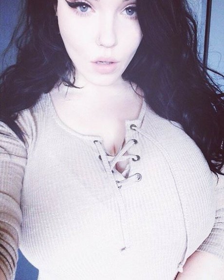 Betty Dahmer model image