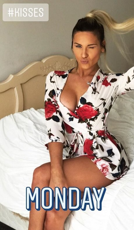 Dezmin Schubel sexy actress photos