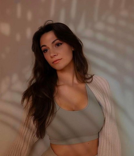 alexiarayeigshid pornstar sexy img