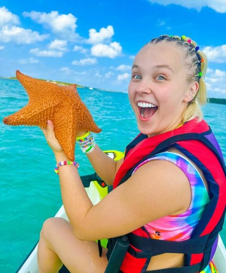 Jojo Siwa pornstar hot image