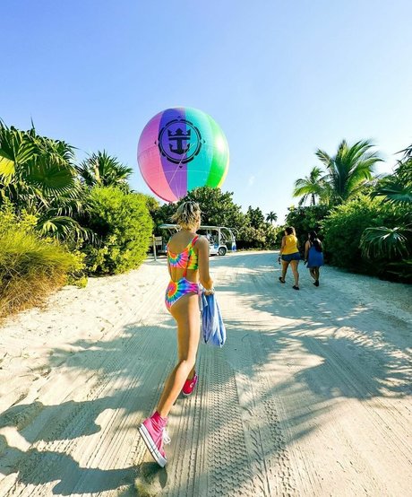 Jojo Siwa nude model gallery