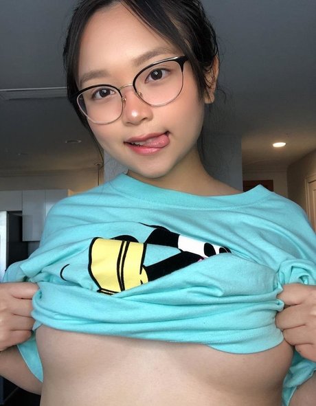 ambiyah nudes model pic