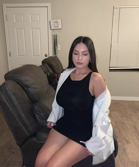 Wendy Chavez pornographic model img