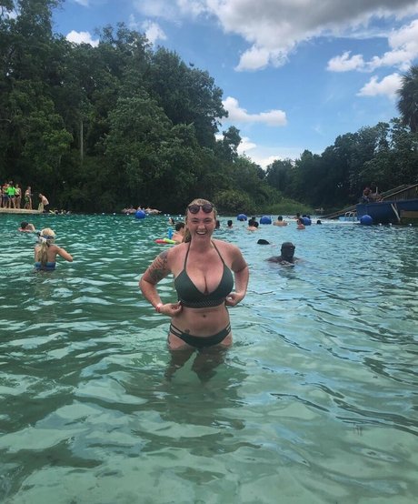 Raelyne Summeier porn model photo