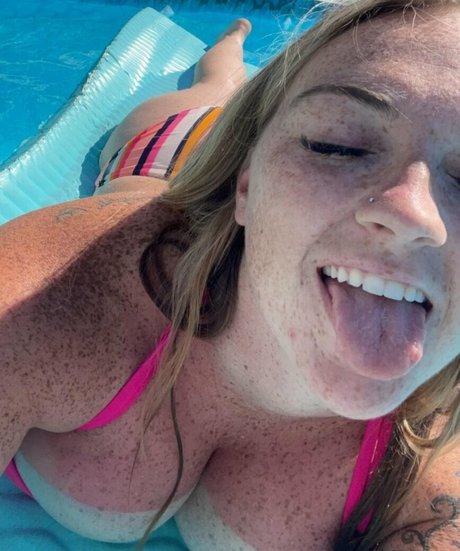 Raelyne Summeier model beautiful archive