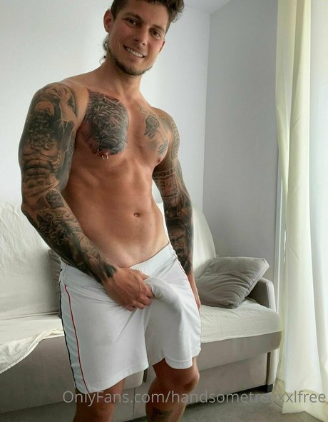 handsometroyxxlfree nudes model gallery