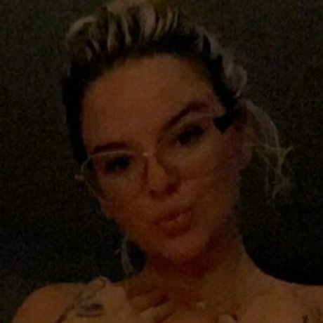 samsacc model nude pic