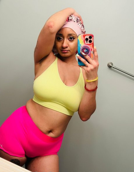 delilahmoonxtra erotic model gallery