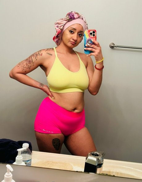 delilahmoonxtra sexy model pic