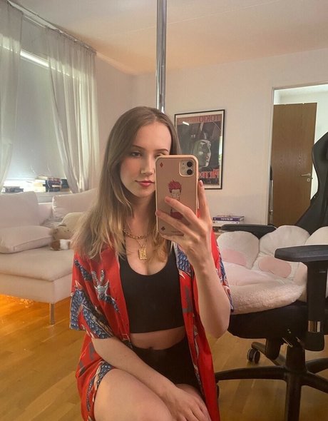 Apollolol model nudes images