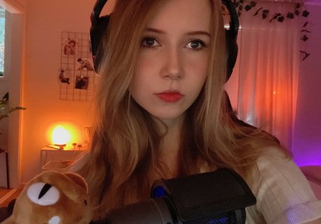 Apollolol pornstar hd pic