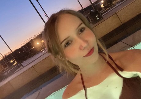 Apollolol pornstar sexy image