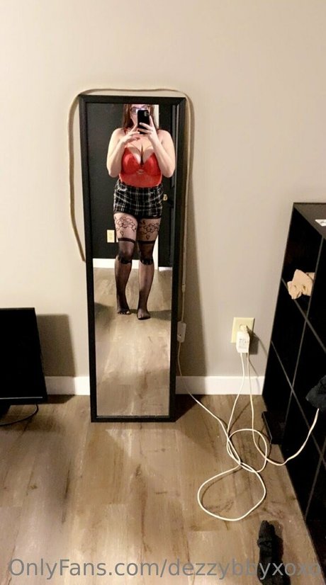 dezzybbyxoxo pornographic model images